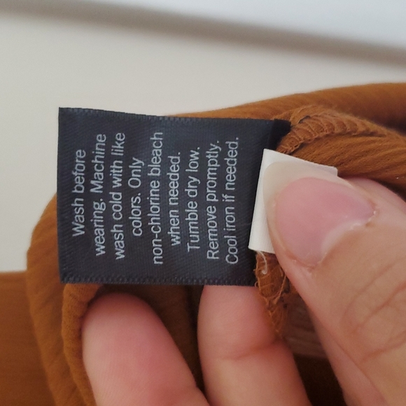 Vera Wang Mustard Blouse - Picture 5 of 5